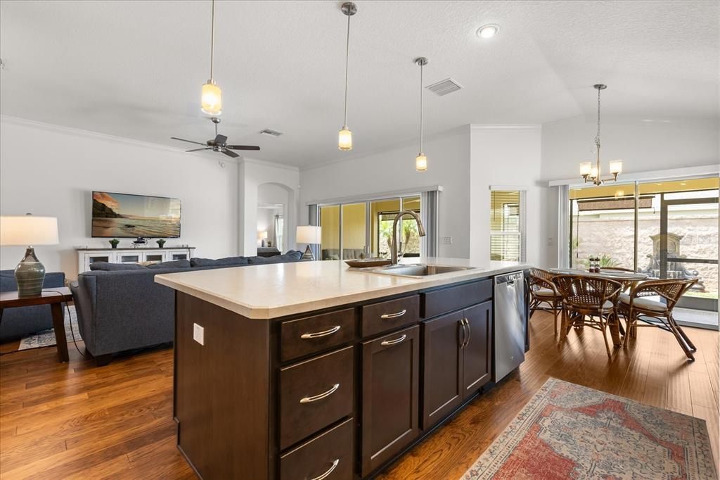 Activo con contrato: $624,900 (3 camas, 2 baños, 1918 Pies cuadrados)