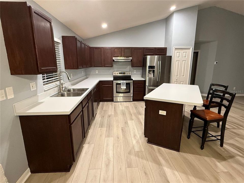 На продажу: $345,000 (3 спален, 2 ванн, 1870 Квадратных фут)