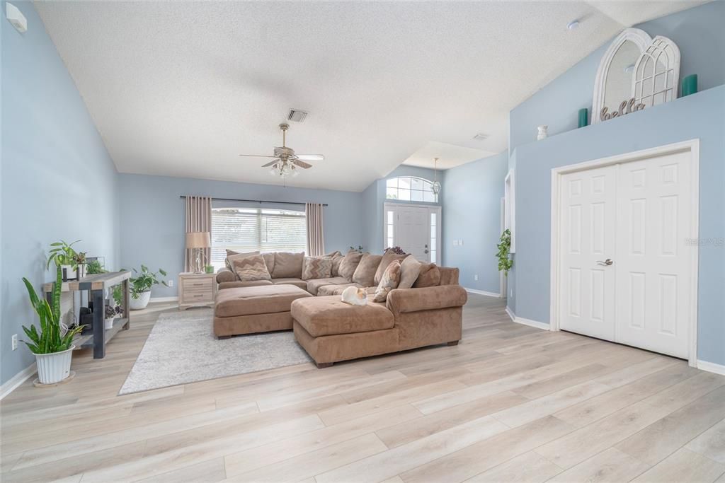 На продажу: $345,000 (3 спален, 2 ванн, 1870 Квадратных фут)