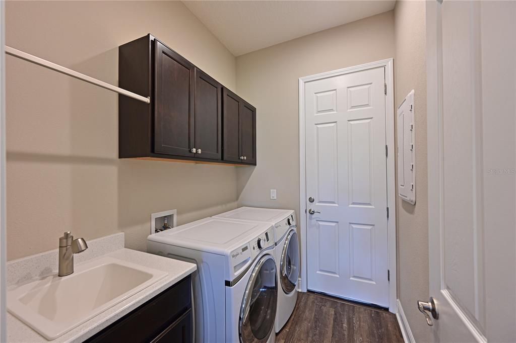 Activo con contrato: $595,000 (4 camas, 2 baños, 2388 Pies cuadrados)