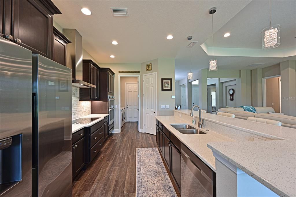 Activo con contrato: $595,000 (4 camas, 2 baños, 2388 Pies cuadrados)