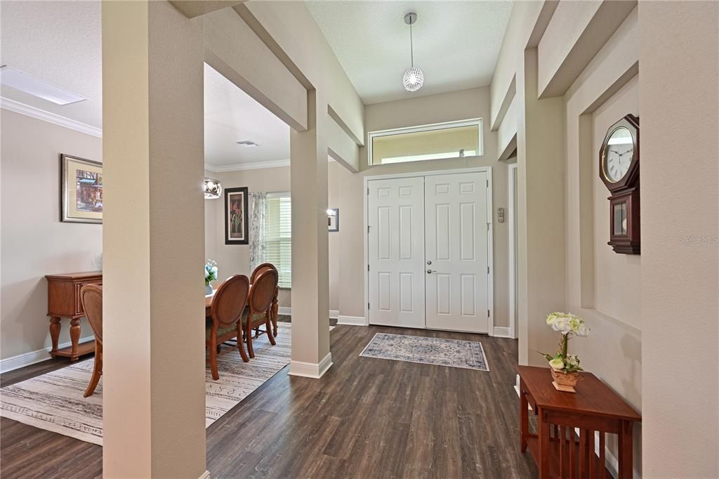 Activo con contrato: $595,000 (4 camas, 2 baños, 2388 Pies cuadrados)