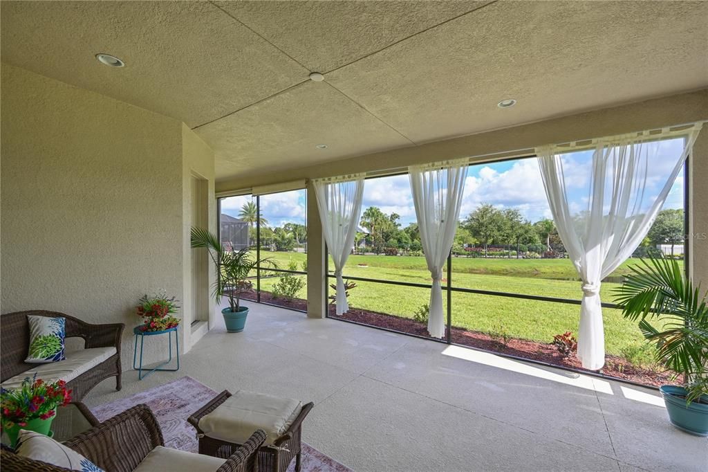 Activo con contrato: $595,000 (4 camas, 2 baños, 2388 Pies cuadrados)