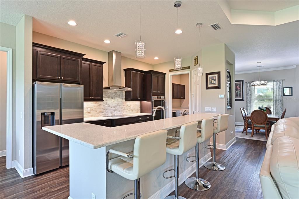 Activo con contrato: $595,000 (4 camas, 2 baños, 2388 Pies cuadrados)