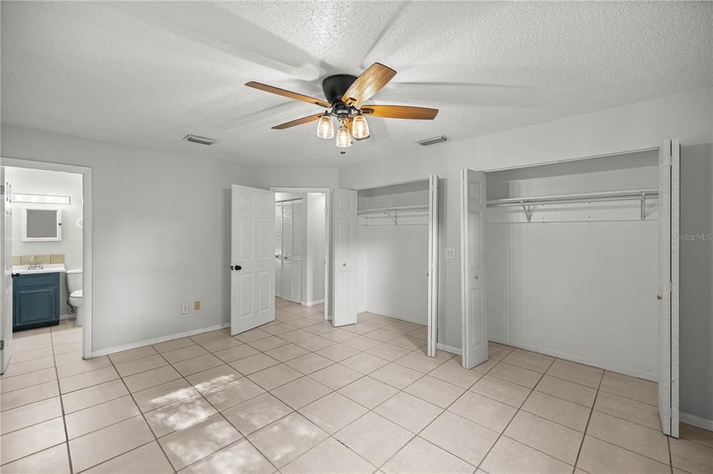 Под контрактом: $216,000 (3 спален, 2 ванн, 1176 Квадратных фут)