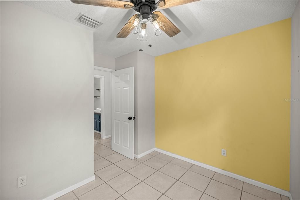 Под контрактом: $216,000 (3 спален, 2 ванн, 1176 Квадратных фут)