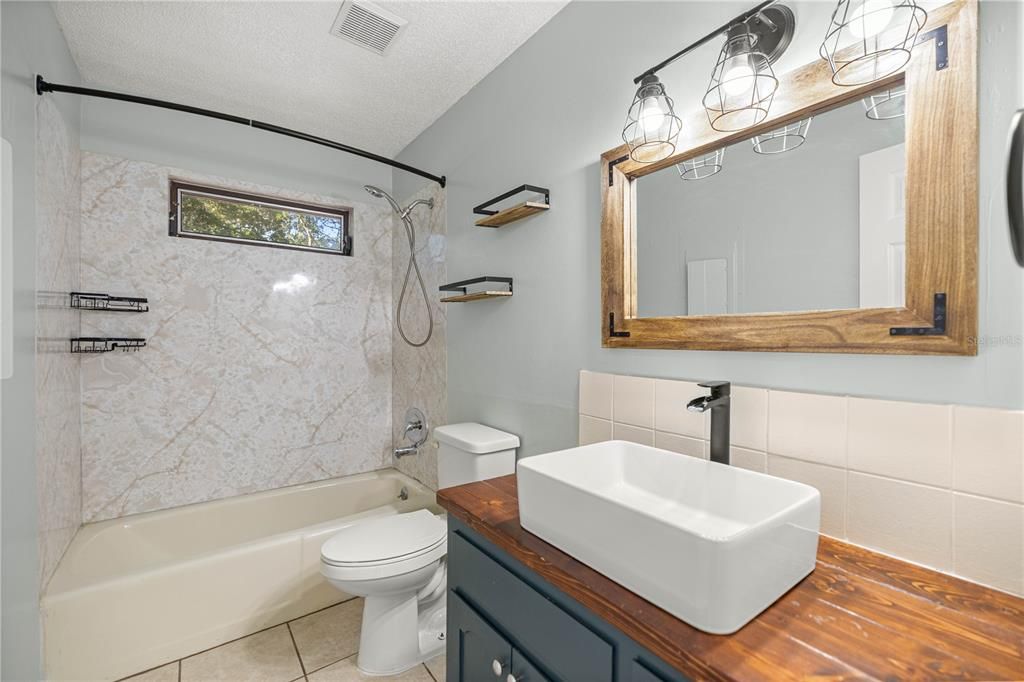 Под контрактом: $216,000 (3 спален, 2 ванн, 1176 Квадратных фут)