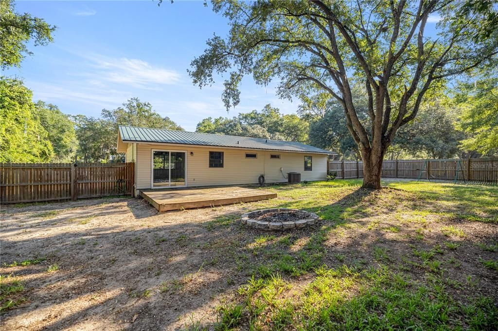 Под контрактом: $216,000 (3 спален, 2 ванн, 1176 Квадратных фут)