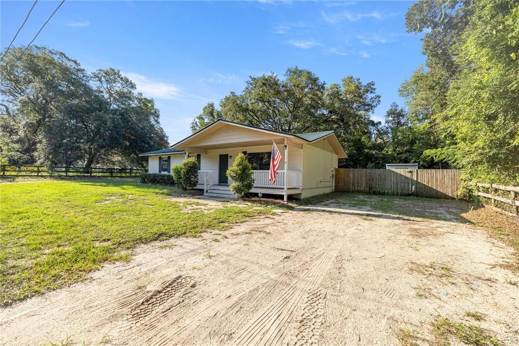 Под контрактом: $216,000 (3 спален, 2 ванн, 1176 Квадратных фут)