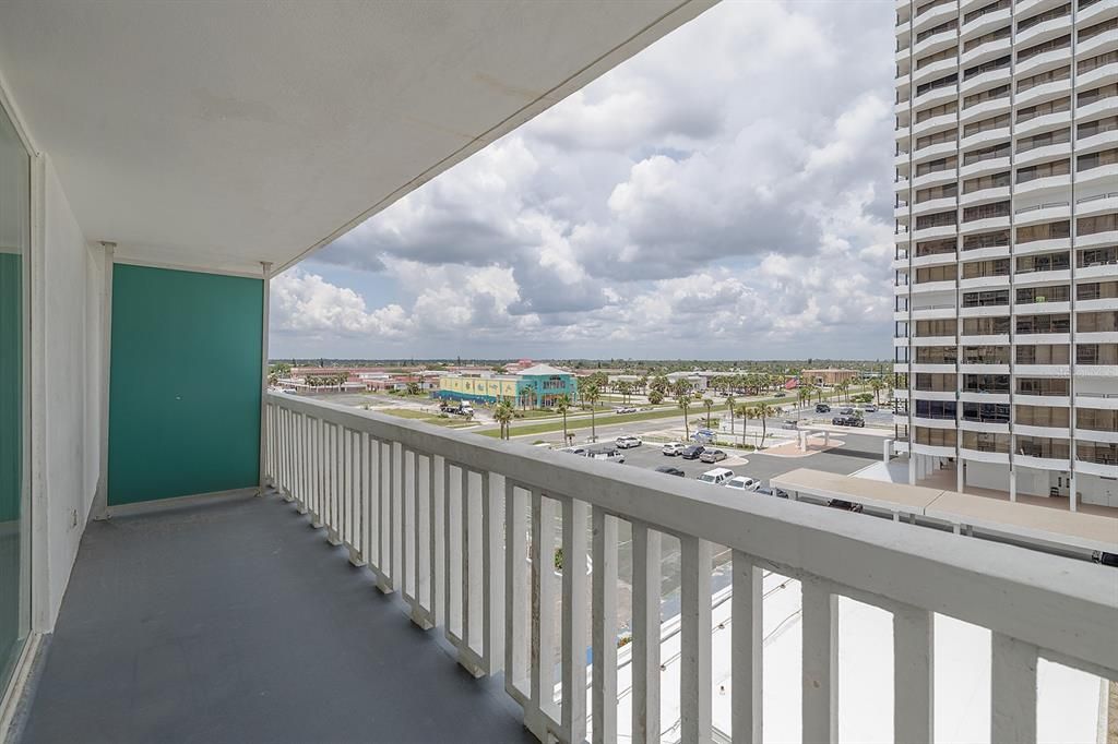 待售: $199,999 (1 贝兹, 1 浴室, 796 平方英尺)