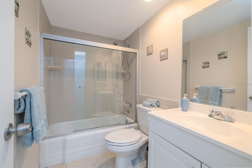 待售: $199,999 (1 贝兹, 1 浴室, 796 平方英尺)