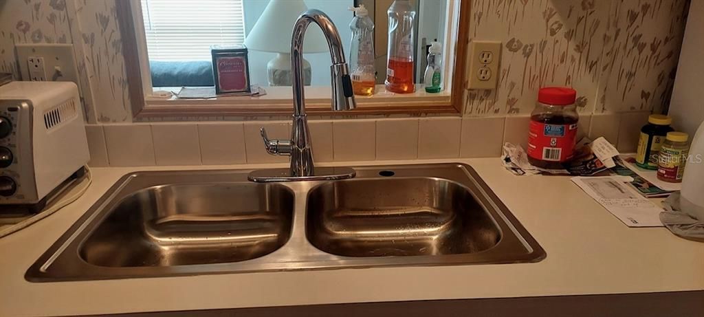 For Sale: $95,000 (1 beds, 1 baths, 528 Square Feet)