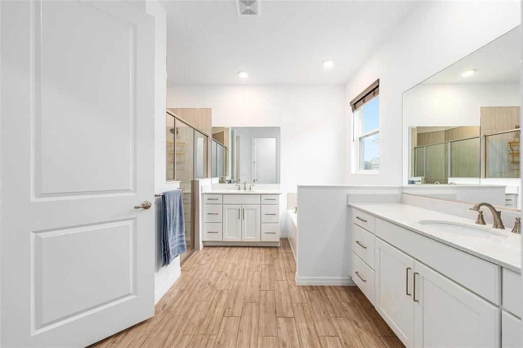 待售: $649,900 (4 贝兹, 4 浴室, 3878 平方英尺)