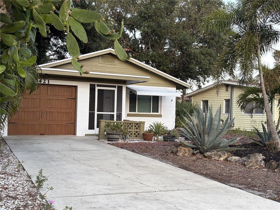 For Rent: $6,500 (2 beds, 1 baths, 1276 Square Feet)