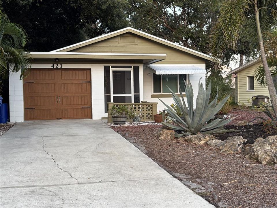 For Rent: $6,500 (2 beds, 1 baths, 1276 Square Feet)
