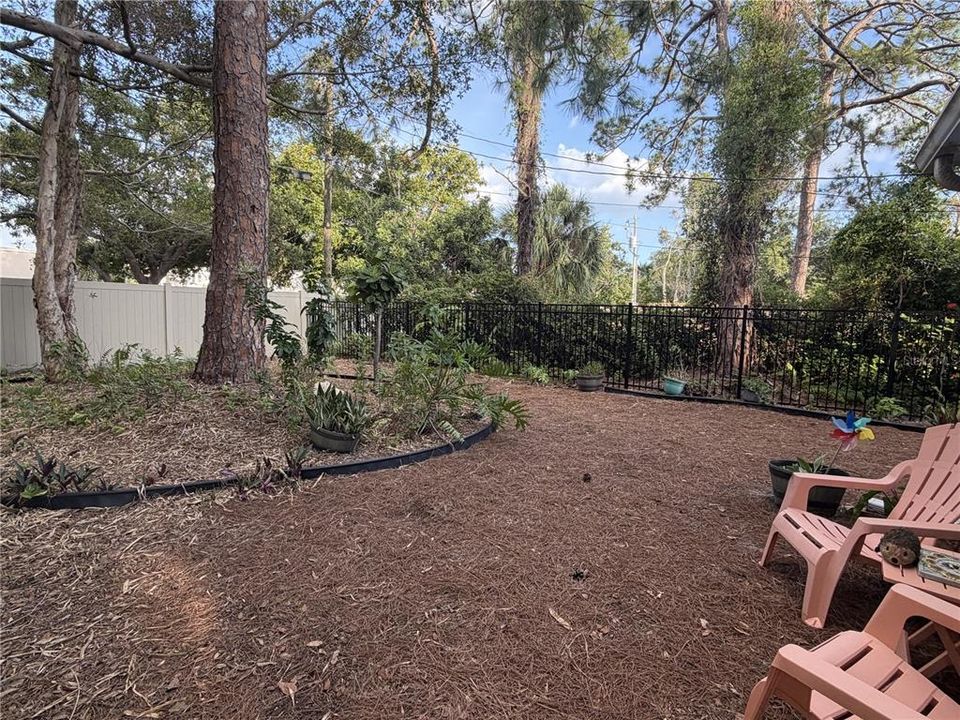 For Rent: $6,500 (2 beds, 1 baths, 1276 Square Feet)