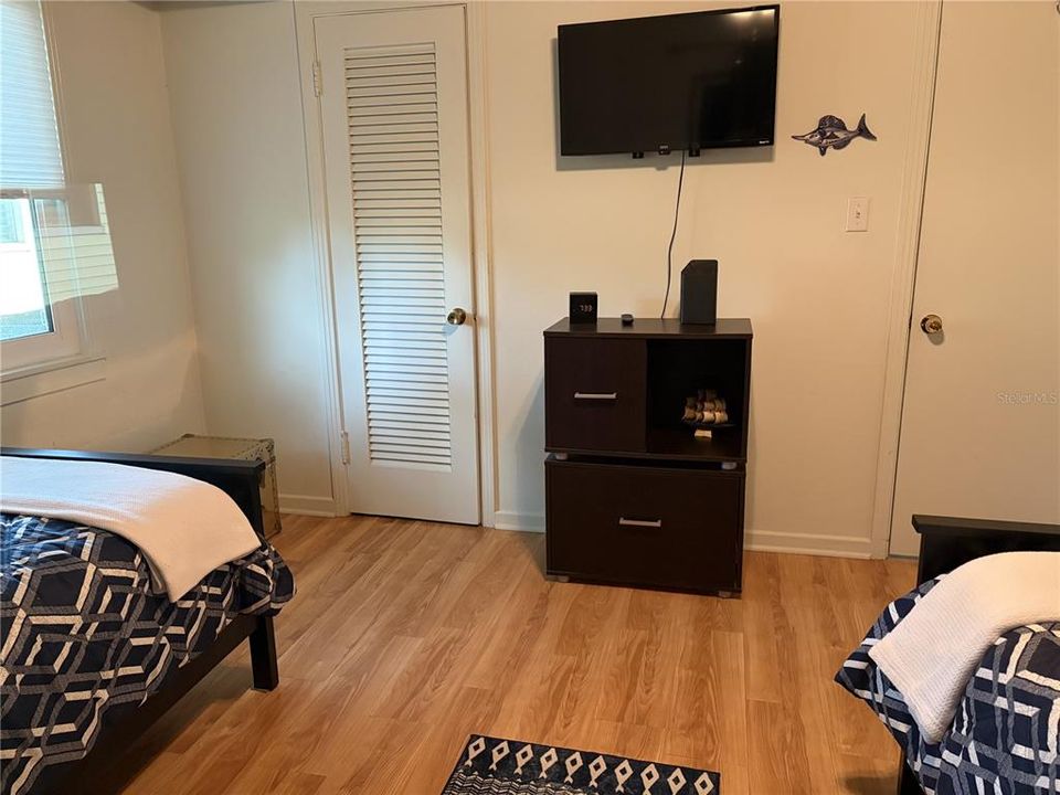 For Rent: $6,500 (2 beds, 1 baths, 1276 Square Feet)