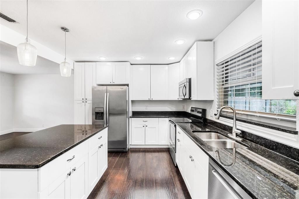 待售: $479,899 (4 贝兹, 2 浴室, 1647 平方英尺)