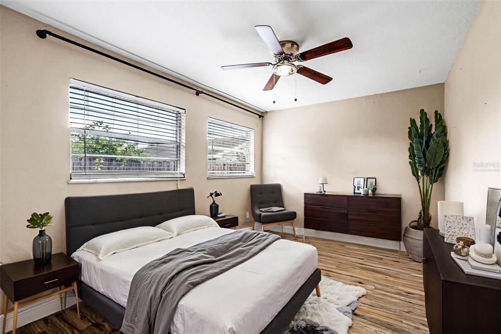 待售: $479,899 (4 贝兹, 2 浴室, 1647 平方英尺)