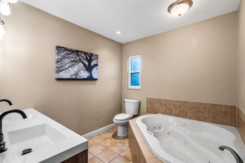 待售: $479,899 (4 贝兹, 2 浴室, 1647 平方英尺)