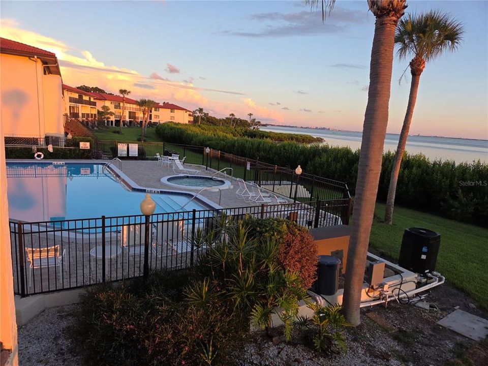 На продажу: $599,900 (3 спален, 2 ванн, 1596 Квадратных фут)