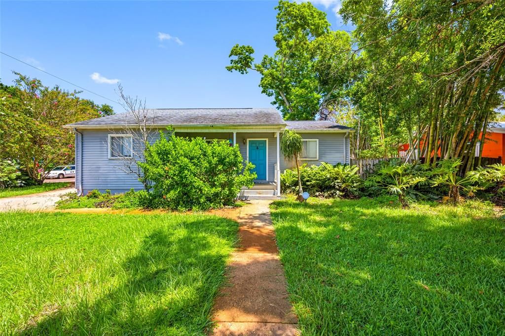 Active With Contract: $2,800 (3 beds, 2 baths, 1150 Square Feet)