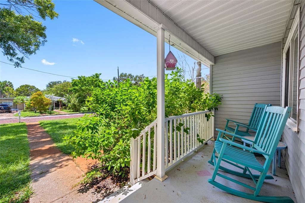 Active With Contract: $2,800 (3 beds, 2 baths, 1150 Square Feet)