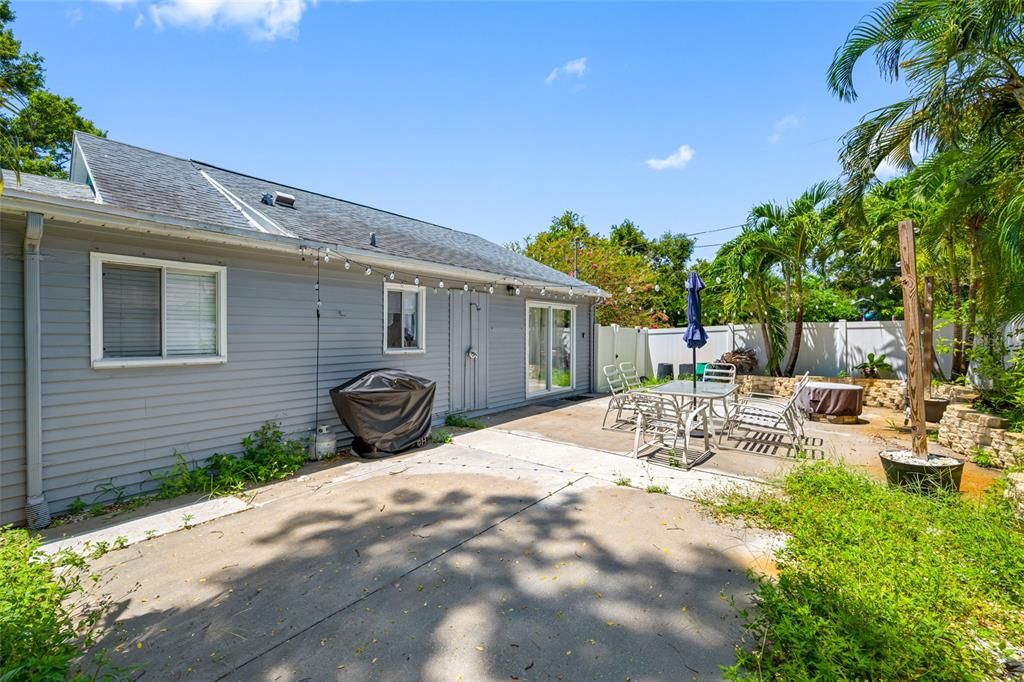 Active With Contract: $2,800 (3 beds, 2 baths, 1150 Square Feet)
