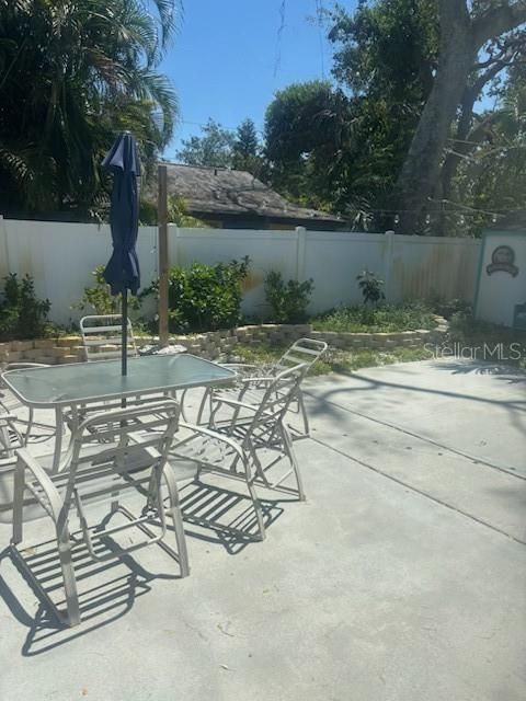 Active With Contract: $2,800 (3 beds, 2 baths, 1150 Square Feet)