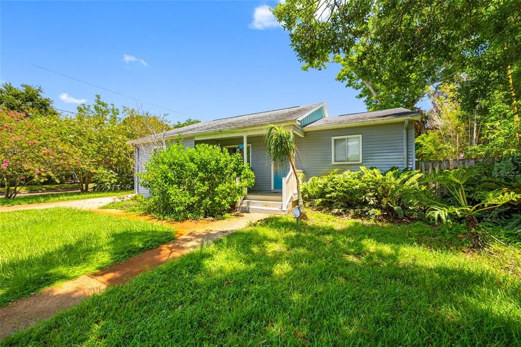 Active With Contract: $2,800 (3 beds, 2 baths, 1150 Square Feet)
