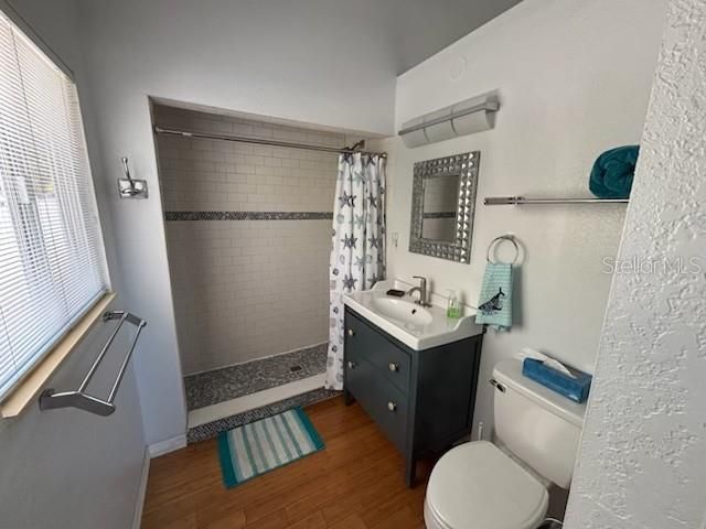 Active With Contract: $2,800 (3 beds, 2 baths, 1150 Square Feet)