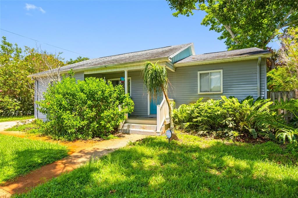 Active With Contract: $2,800 (3 beds, 2 baths, 1150 Square Feet)