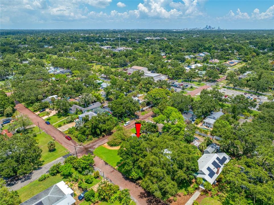 Active With Contract: $2,800 (3 beds, 2 baths, 1150 Square Feet)