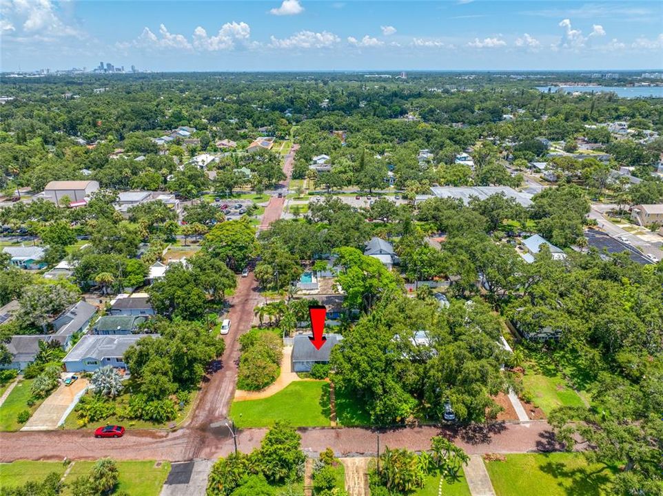 Active With Contract: $2,800 (3 beds, 2 baths, 1150 Square Feet)