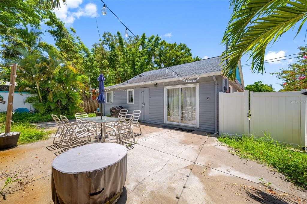 Active With Contract: $2,800 (3 beds, 2 baths, 1150 Square Feet)