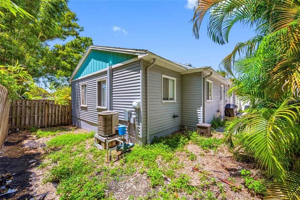 Active With Contract: $2,800 (3 beds, 2 baths, 1150 Square Feet)