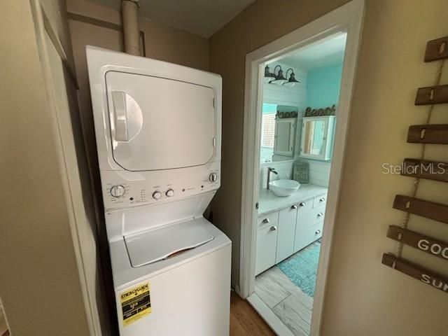 Active With Contract: $2,800 (3 beds, 2 baths, 1150 Square Feet)