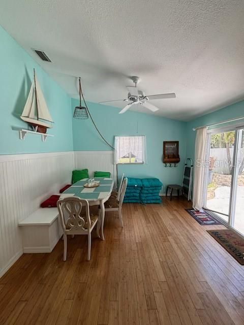 Active With Contract: $2,800 (3 beds, 2 baths, 1150 Square Feet)