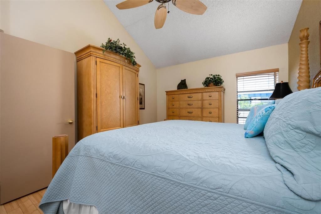 待售: $799,000 (2 贝兹, 2 浴室, 1349 平方英尺)