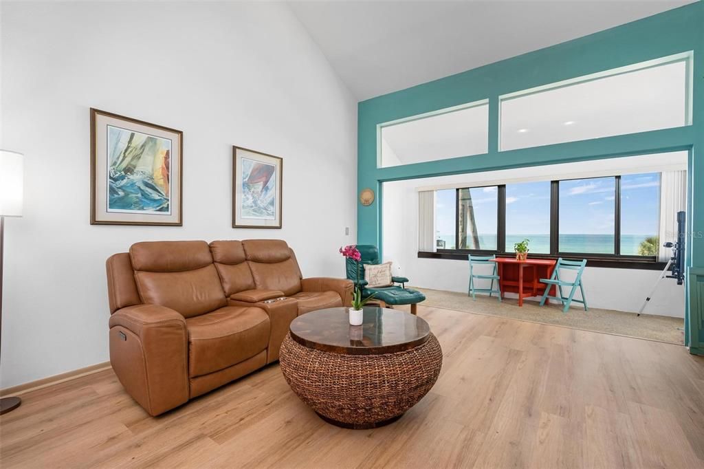 待售: $799,000 (2 贝兹, 2 浴室, 1349 平方英尺)