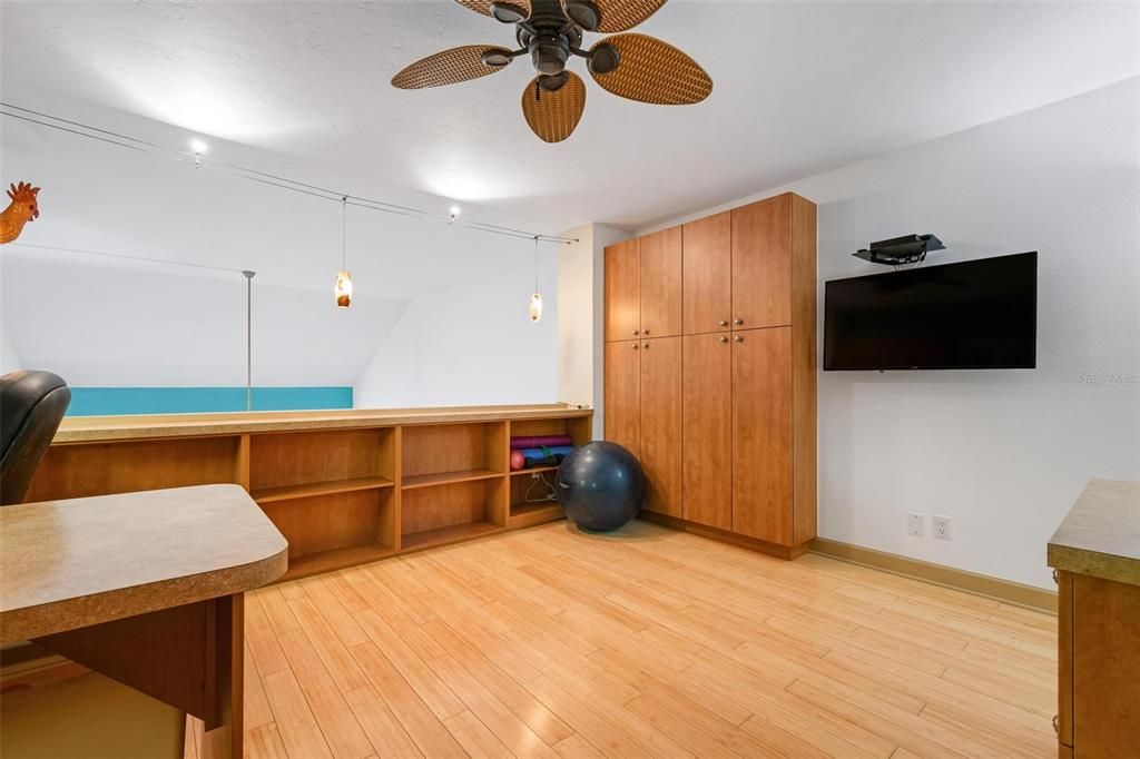 待售: $799,000 (2 贝兹, 2 浴室, 1349 平方英尺)