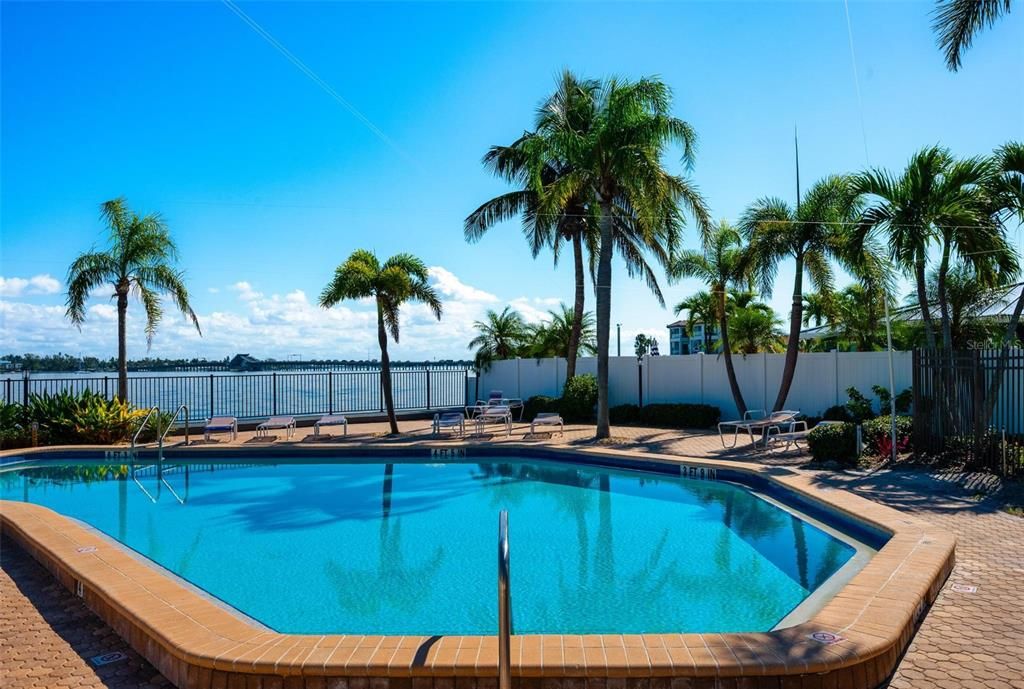 待售: $799,000 (2 贝兹, 2 浴室, 1349 平方英尺)