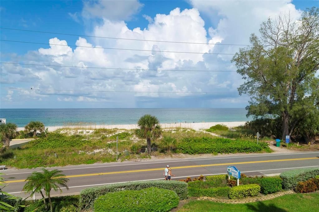 待售: $799,000 (2 贝兹, 2 浴室, 1349 平方英尺)