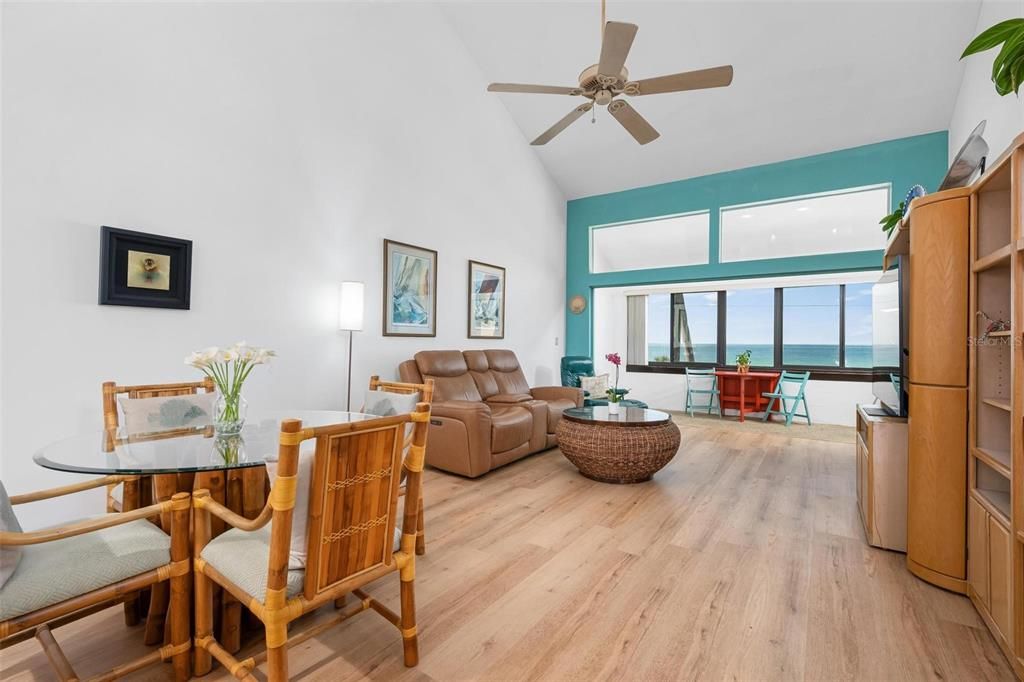 待售: $799,000 (2 贝兹, 2 浴室, 1349 平方英尺)