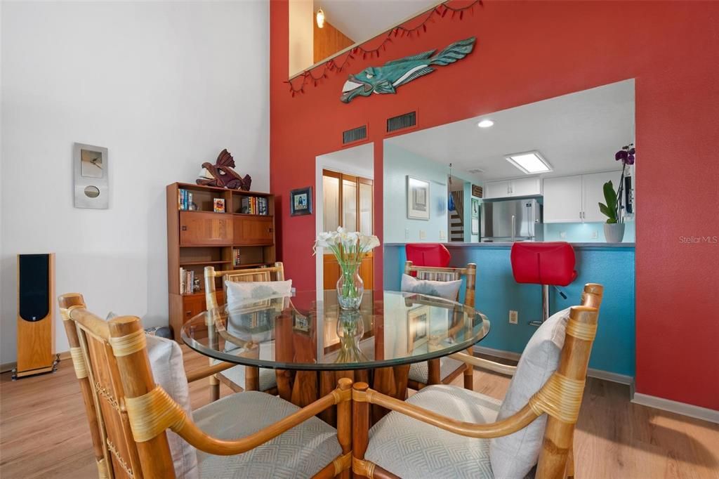 待售: $799,000 (2 贝兹, 2 浴室, 1349 平方英尺)