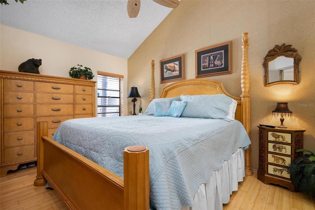 待售: $799,000 (2 贝兹, 2 浴室, 1349 平方英尺)