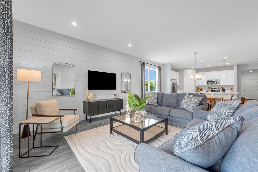 合同活跃: $416,990 (4 贝兹, 3 浴室, 2210 平方英尺)