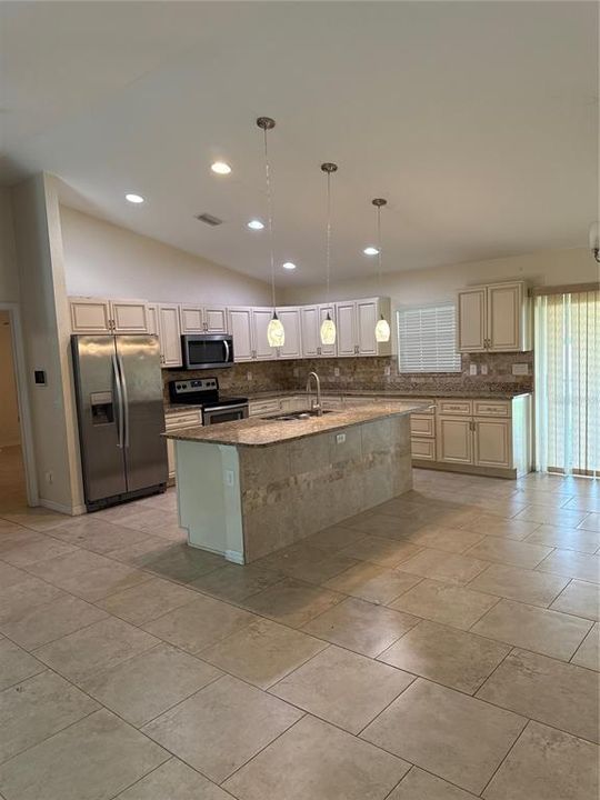 Active With Contract: $225,000 (3 beds, 2 baths, 1426 Square Feet)