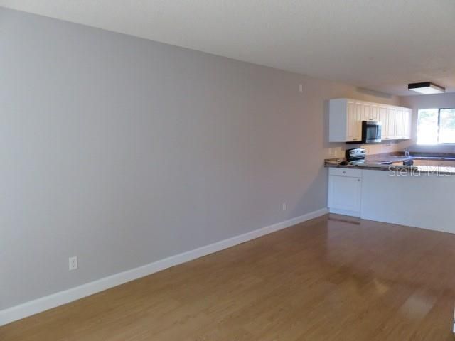 Active With Contract: $1,350 (2 beds, 2 baths, 936 Square Feet)