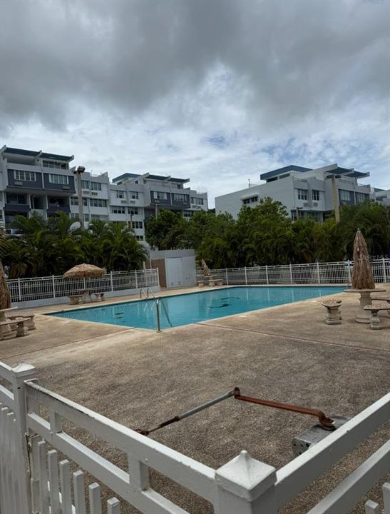 Под контрактом: $300,000 (3 спален, 2 ванн, 1725 Квадратных фут)